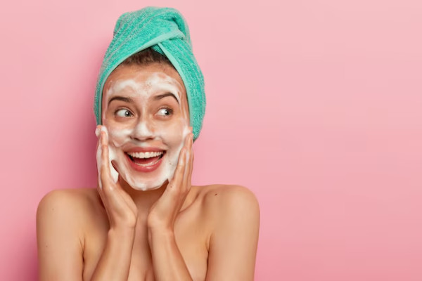 How to Choose the Right Creamy Cleanser for Dry Skin Without Causing Irritation